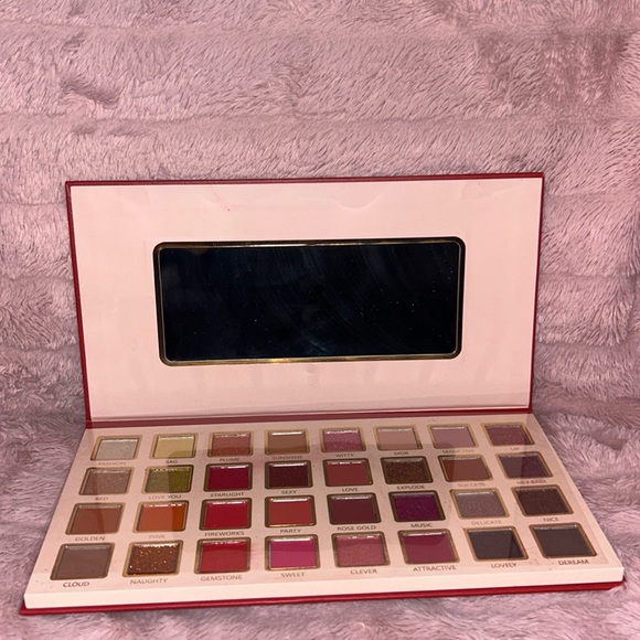 ULTRAMO/Girabella Eyeshadow Palette Brand New - Picture 2 of 3